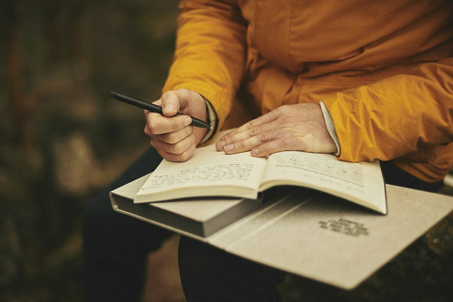 indem-du-deine-gedanken-aufschreibst-kannst-du-kl-cc0-pixabay-pexels-220111_download Indem du deine Gedanken aufschreibst, kannst du Klarheit in die Midlife-Krise bringen.