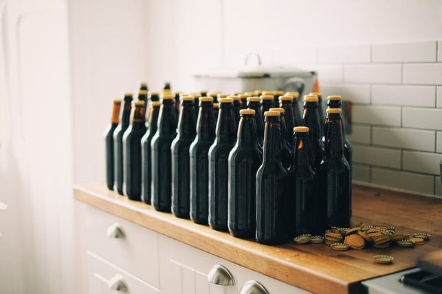 bierflaschen-solltest-du-stehend-kuehl-und-dunkel-cc0-pixabay-pexels-230120_download Bierflaschen solltest du stehend, kühl und dunkel lagern.