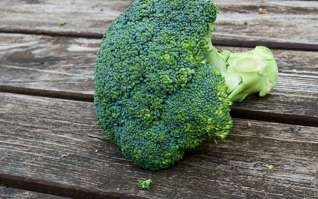 regionales Superfood: Brokkoli und anderes grünes Gemüse Brokkoli