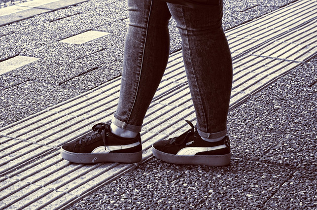 menschen-mit-sehbehinderung-koennen-sich-oft-gut-in-cc0-pixabay-mabelamber-211012_download Menschen mit Sehbehinderung können sich oft gut in ihrer Umgebung orientieren. Frage zunächst, ob sie Hilfe brauchen.