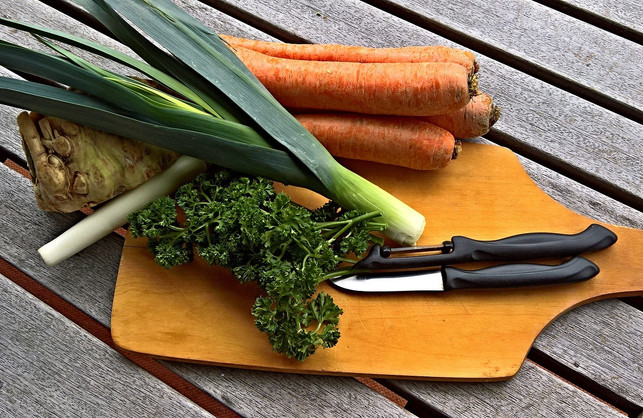 suppengruen-ist-die-basis-fuer-eine-leckere-minestro-cc0-pixabay-monika1607-190411_download Für das klassische Minestrone-Rezept brauchst du Suppengrün.