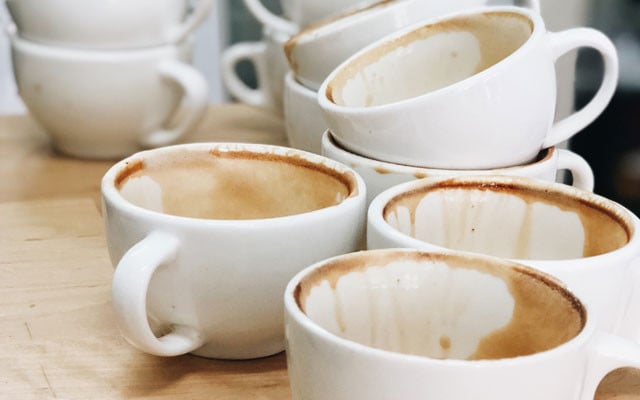 izzie-r-VKPLOCtxJRs-unsplash Geschirr abwaschen Kupfertuch