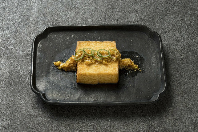 knusprig-gebratener-tofu-bringt-roestaromen-mit-cc0-pixabay-dasadasaman-211213_download Knusprig gebratener Tofu bringt Röstaromen auf den Teller.