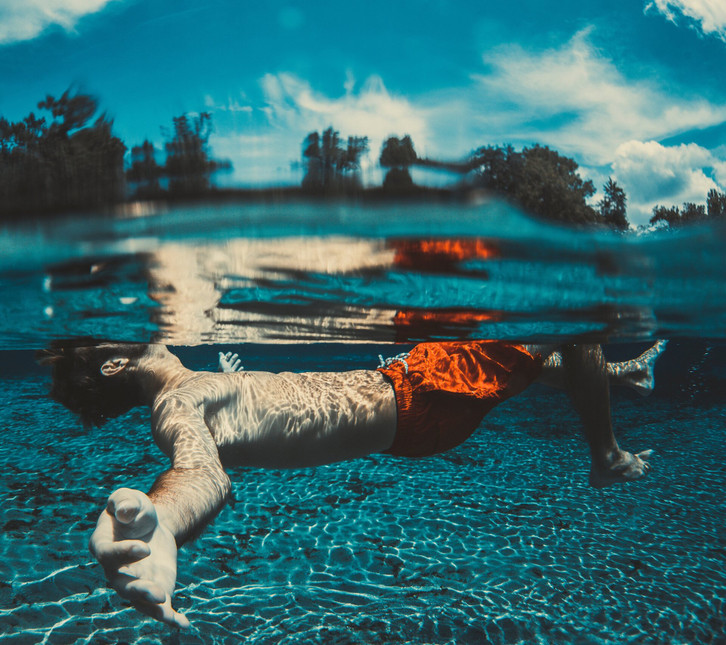 Male bathers in particular underestimate the risk of cold shock in the lake.