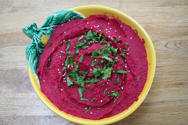 der-rote-beete-hummus-ist-dank-seiner-intensiven-f-cc0-pixabay-carlamonsoncm0-180908_download Der Rote-Beete-Hummus ist dank seiner intensiven Farbe ein echter Blickfang auf jedem Buffet!
