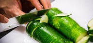Kochen für Kinder Zucchini als Zutat Zucchini schneiden