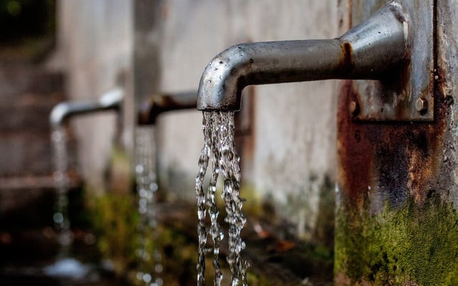 sauberes-trinkwasser-sollte-allen-menschen-zur-ver-cc0-pixabay-3345408-180608 Sauberes Trinkwasser sollte allen Menschen zur Verfügung stehen - als Allgemeingut.