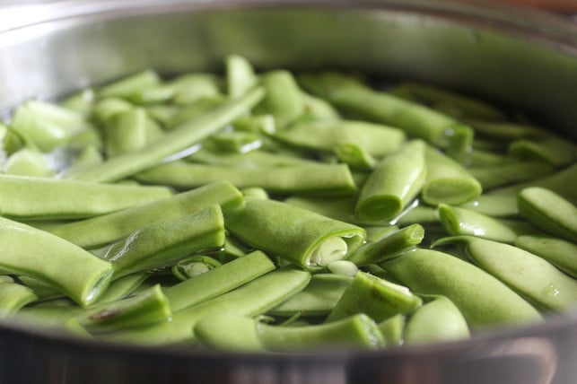 bohnen-zu-blanchieren-statt-zu-kochen-geht-schnell-cc0-pixabay-hbh-media-photography-230807_download Bohnen zu blanchieren statt zu kochen geht schnell, macht die Bohnen aber noch nicht essbar.
