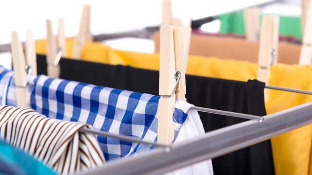 deoflecken-entfernen-colourboxcom1970-250811 Deoflecken entfernen