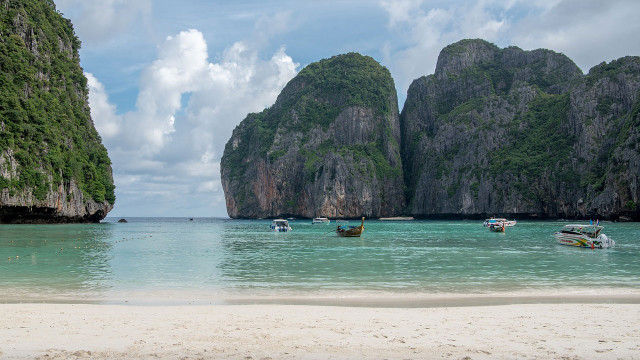 MayaBay-pb-pen_ash-190226-1280x720 "la plage"Maya Bay, Ko Phi Phi Leh, Thaïlande
