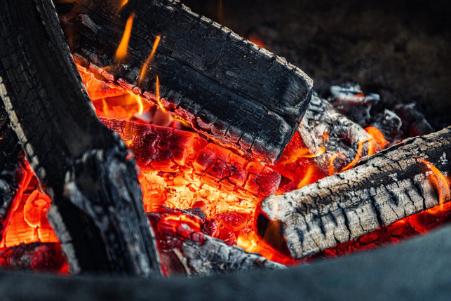 achte-auch-beim-grillen-im-winter-auf-die-kohle-cc0--pixabay--dimhou-251202_download Achte auch beim Grillen im Winter auf die Kohle.