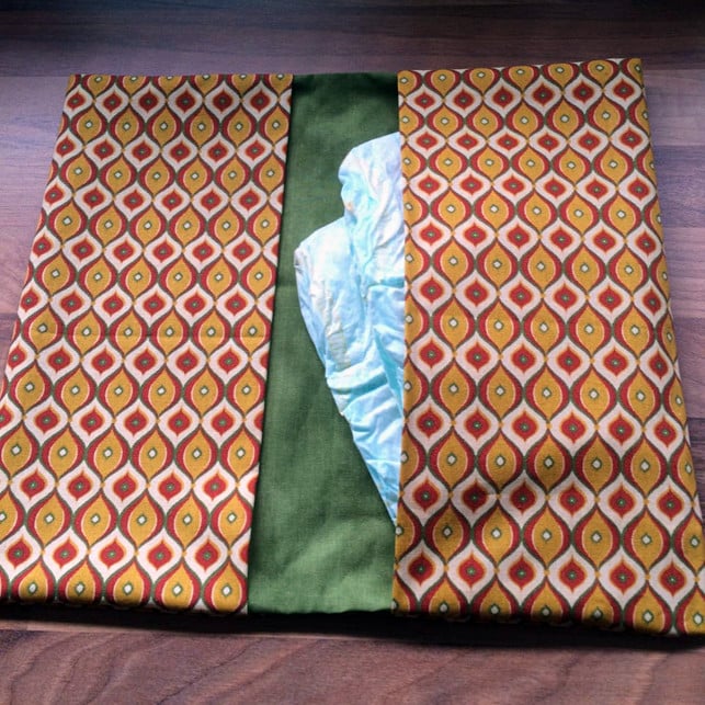 Wickel-Clutch selber machen Nicht bloß schick, sondern auch praktisch: die aufgeklappte "Wickel-Clutch".