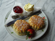 klassische-scones-mit-clotted-cream-und-marmelade-cc0-pixabay-gx6-180627_download Klassische Scones mit Clotted Cream und Marmelade