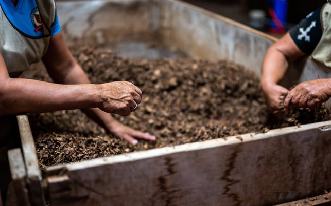 Kompost ergibt wertvollen Dünger. Kompost ergibt wertvollen Dünger.
