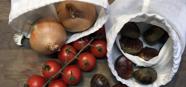 einkaufen-stoffbeutel-u-einkauf-161201-1280x600 Nachhaltig einkaufen mit Stoffbeutel, auch beim Plastikfasten: Stoffbeutel mit Zwiebeln, Tomaten, Kastanien