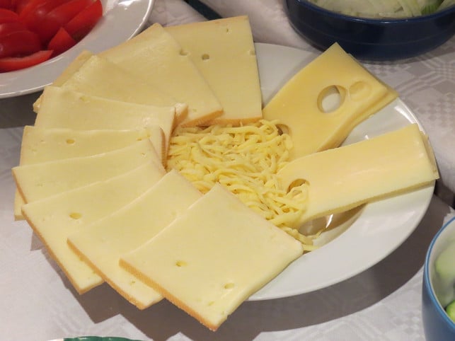 der-kaese-darf-beim-raclette-fuer-die-meisten-mensch-cc0-pixabay-hans-241220_download Der Käse darf beim Raclette für die meisten Menschen nicht fehlen.