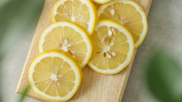 lemon-next-to-bed-cc0-pixabay-20926038-231225 Vitamin C is the classic for colds. However, scientific evidence of their effectiveness is lacking.