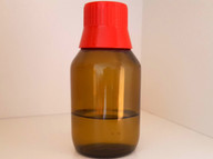 fuelle-die-arnika-tinktur-in-eine-dunkle-flasche-eva-nitsch-utopia-180403_download Fülle die Arnika-Tinktur in eine dunkle Flasche.