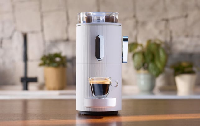 coffeeb-machine-240523-1920x1209 Wer Kaffee ohne Kapsel trinken möchte, muss erst in eine neue Machine investieren.