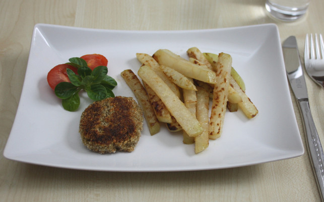 kohlrabi-pommes-passen-sehr-gut-zu-linsenbratlinge-maria-hohenthal-utopia-200307_download Kohlrabi-Pommes passen sehr gut zu Linsenbratlingen.