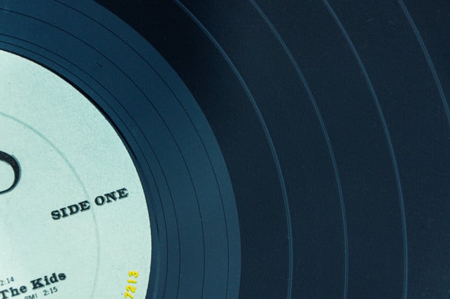reinigst-du-deine-platten-hin-und-wieder-kann-sic-cc0-pixabay-wal_172619-250313_download Reinigst du deine Platten hin und wieder, kann sich kein Staub festsetzen.