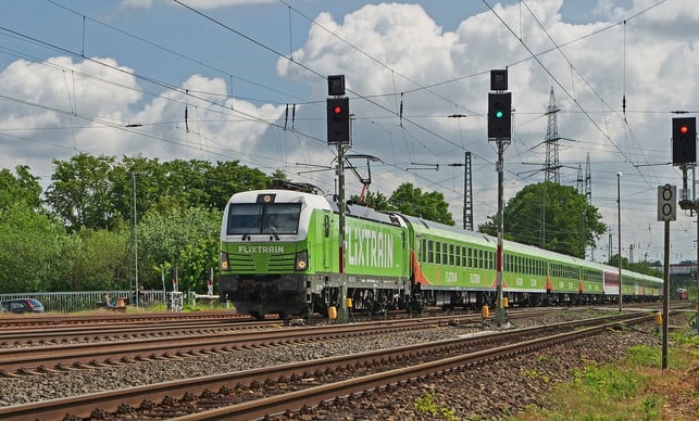 in-zuegen-anderer-fernverkehrsanbieter-wie-etwa-fli-cc0-pixabay-hpgruesen-240413_download In Zügen anderer Fernverkehrsanbieter wie etwa FlixTrain, gilt das 49-Euro-Ticket nicht.