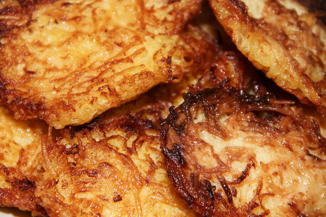 Kartoffelpuffer vegan: So gelingen sie ohne Ei - Utopia.de