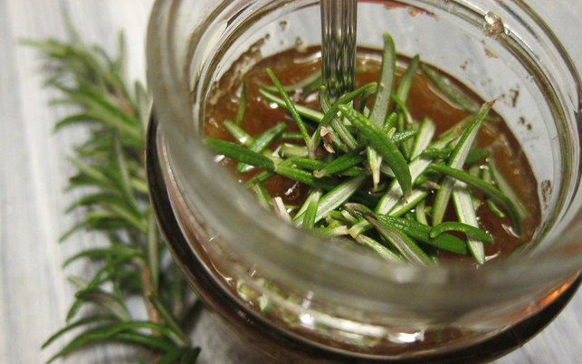 peeling-zucker-u-rosmarin-161117-1280x800 Geschenke aus der Küche: Peeling selber machen