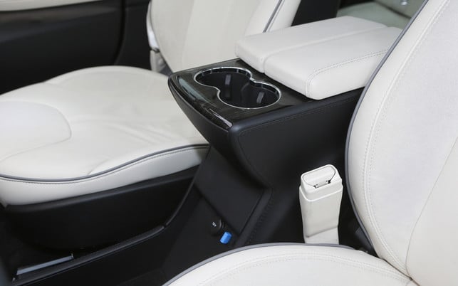 tesla-leder-innenraum-z-tesla-1280-800 Tesla Innenraum veganes Leder