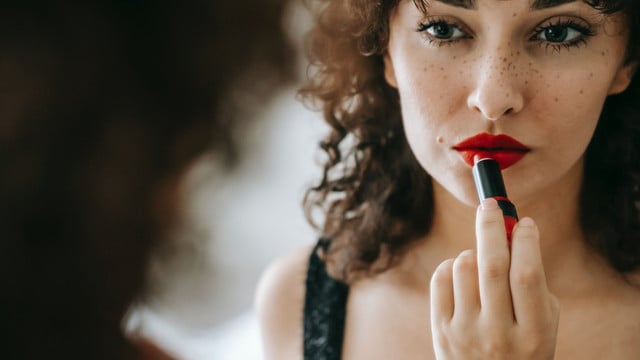 Lippenstift bei Öko-Test: Massenhaft Probleme bei L'Oreal, Maybelline & Co. Öko-Test Lippenstift