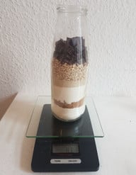 backmischungen-im-glas-zutaten-aufteilen-charlotte-gneupel-utopia-181110_download Für die Backmischugen im Glas schichtest du die Zutaten.