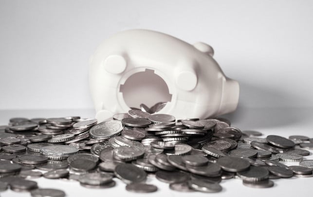 Ich habe meine Arbeitszeit auf 32 Stunden reduziert – darum habe ich es nur 6 Monate ausgehalten Kaputtes Sparschwein