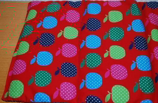 fuer-groessere-koernerkissen-naehst-du-mehrere-kammern-melanie-von-daake-utopia-180128_download Für größere Körnerkissen nähst du mehrere Kammern.