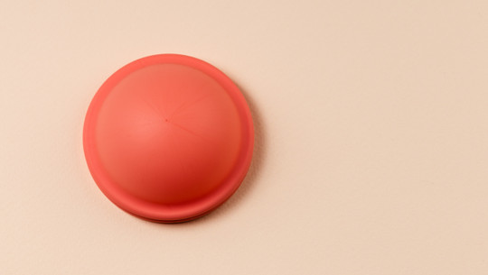 Menstrual Disk, reusable menstrual eco friendly product Menstruationsscheibe