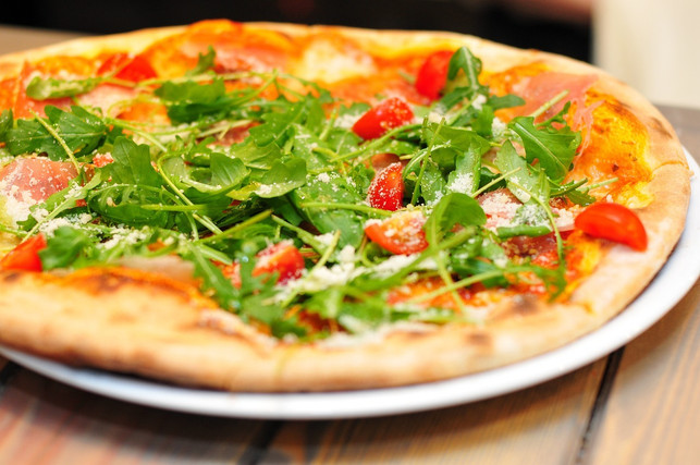 rucola-schmeckt-sehr-gut-als-pizzabelag-cc0-pixabay-ubik123-190212_download Rucola schmeckt sehr gut als Pizzabelag.