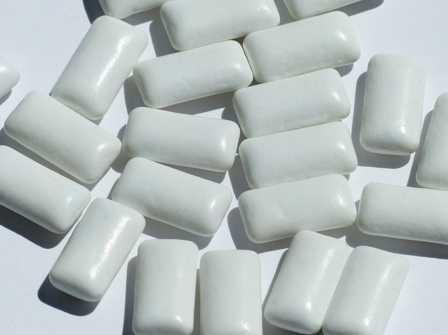 herkoemmliche-kaugummis-bestehen-in-der-regel-aus-e-cc0-pixabay-hans-200118_download Herkömmliche Kaugummis bestehen in der Regel aus Erdöl, sodass sie biologisch nur schwer abbaubar sind.