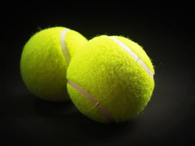tennisbaelle-im-trockner-sorgen-dafuer-dass-die-dau-cc0-pixabay-41330-190624_download Tennisbälle im Trockner lockern die Daunen auf.