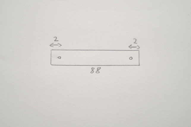 markiere-dir-in-2-cm-abstand-zur-kurzen-kante-die-katharina-schmidt-utopia-180712_download Markiere dir in 2 cm Abstand zur kurzen Kante die Stelle, an der du später den Dübel anbringst.