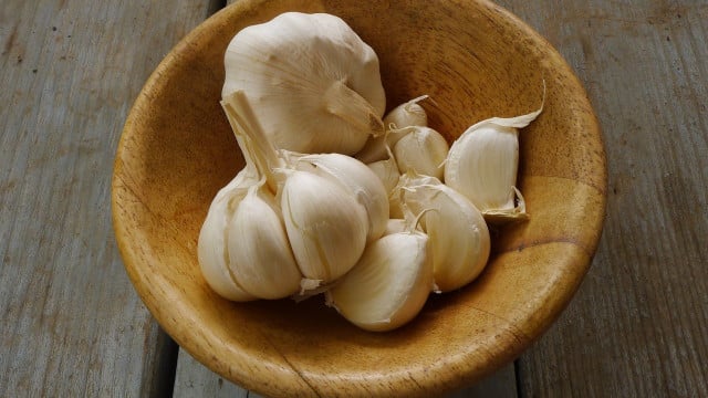 knoblauch-schaelen-cc0-pixabay-pameladebutler-190204 knoblauch schälen