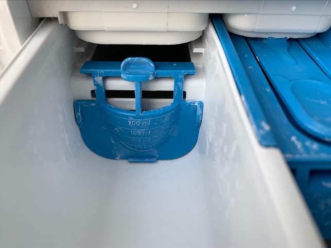 die-klappe-dient-dank-messangaben-als-dosierhilfe-sara-steiningerutopia-250422_download Die Klappe dient dank Messangaben als Dosierhilfe für Waschmittel.