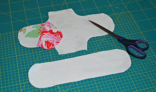 hlle-und-inlay-sind-ausgeschnitten-und-fertig-zum-melanie-von-daake-utopia-170705 Hülle und Inlay sind ausgeschnitten und fertig zum Vernähen.