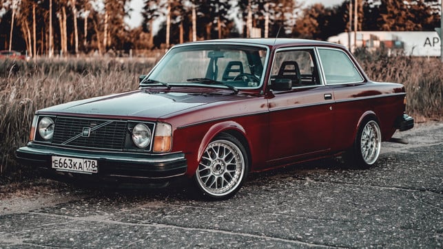 hast-du-ein-gebrauchtes-auto-gekauft-musst-du-die-cc0--pixabay--richbullet-250711_download Hast du ein gebrauchtes Auto gekauft, musst du die Umweltplakette entfernen.