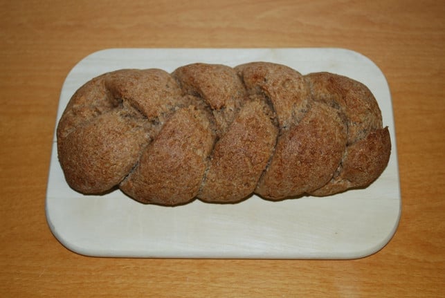 auch-vegan-schmeckt-der-hefezopf-sehr-lecker-melanie-von-daake-utopia-180210_download Volker statt Hermann: Auch vegan schmeckt der Hefezopf sehr gut.