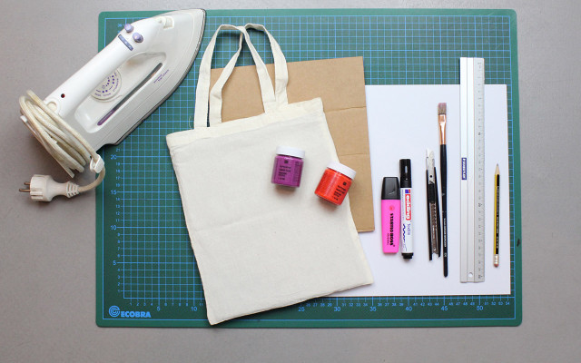 diy-taschen-bemalen-1-bedarf-u-miro-poferl-161027-1280x800 DIY Stoffbeutel, Jutebeutel selber bemalen Anleitung