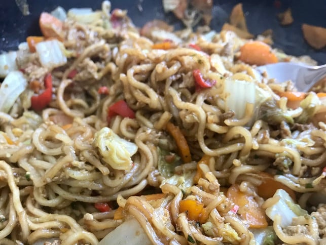 die-asiatischen-woknudeln-waren-sehr-lecker-aber-utopia-eva-seipel-220419_download Die asiatischen Woknudeln waren sehr lecker, aber leider teurer als 1€.