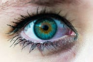 eine-augendusche-besteht-in-der-regel-aus-zwei-tei-cc0-pixabay-phio-190523_download Eine Augendusche besteht in der Regel aus zwei Teilen und ist sehr leicht in der Anwendung.