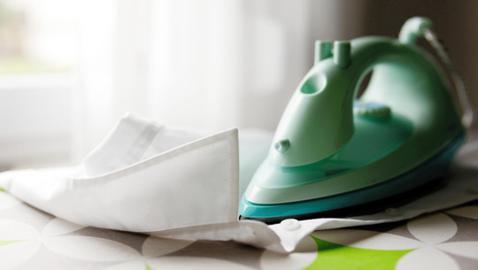 loch-durch-buegeln-cc0--pixabay--congerdesign-251124 Loch durch Bügeln