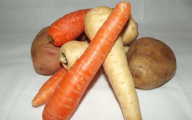 gemuese-karotte-pastinake-kartoffel-pb-1280x800-170519 Ideale Zutaten für Gemüsechips: Karotten, Kartoffeln, Pastinaken.