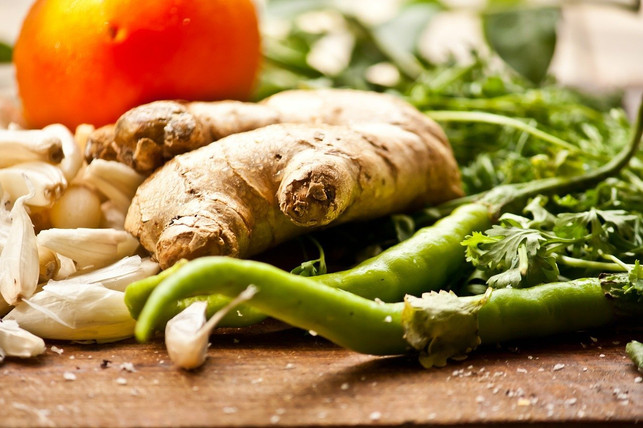 knoblauch-ingwer-und-chili-sind-vor-allem-in-tro-cc0-pixabay-pdpics-191215_download Knoblauch, Ingwer, und Chili sind vor allem in tropischen Ländern beliebt, da sie antimikrobiell wirken.