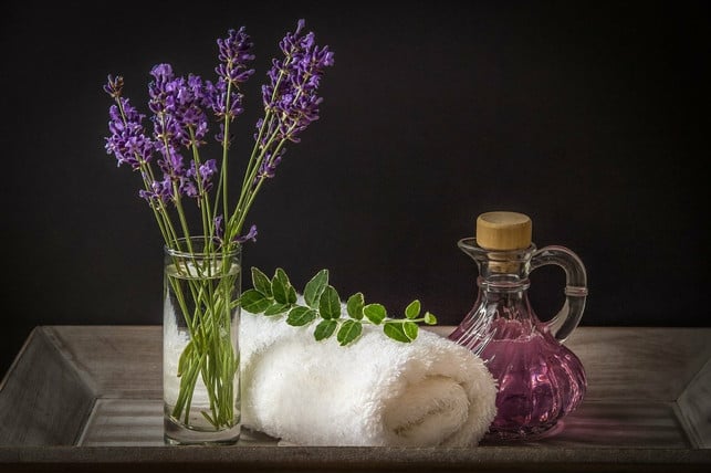 Mit-single-off utensil-the head massage-no-CC0-Pixabay-Guvo59-210811_Download With simple utensils, the head massage can succeed even better.